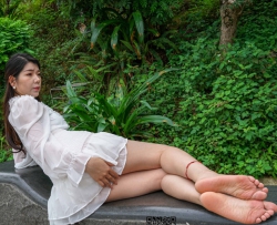 【裸足】172长腿名媛贵妇零子公园散步后被邀请拍足（3）【108P】